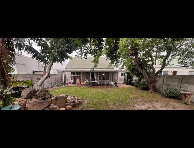 2 BEDROOM PROPERTY TO RENT IN BLOUBERGSTRAND